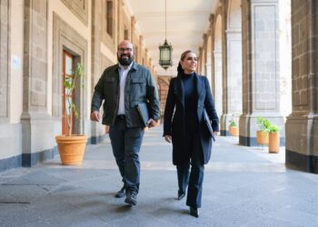 Sheinbaum marca distancia con Ricardo Salinas