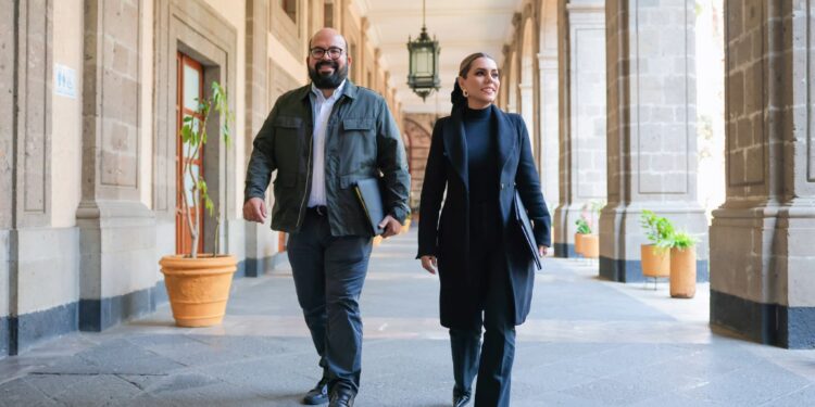 Sheinbaum marca distancia con Ricardo Salinas