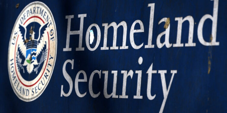 Departamento de Seguridad Nacional de EE. UU. cierra por falta de fondos