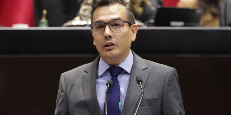 Impulsan reforma para incluir la enseñanza digital y financiera en el sistema educativo nacional