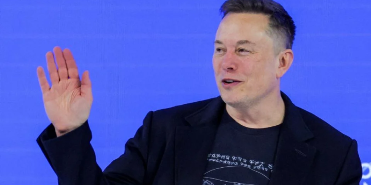 Elon Musk se ofrece a pagar salario de trabajadores de seguridad en aeropuertos afectados por cierre en EU