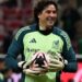 Guillermo Ochoa celebra su regreso al Tri y levanta la mano rumbo al Mundial 2026