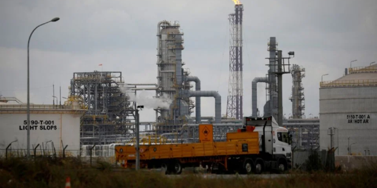 La Agencia Internacional de Energía liberará al mercado 400 millones de barriles de petróleo de sus reservas