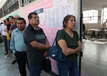 Perú se encamina a elecciones históricas con más de 30 aspirantes presidenciales