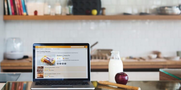 Adopción acelerada de IA como OpenClaw abre riesgos financieros y operativos para empresas en México