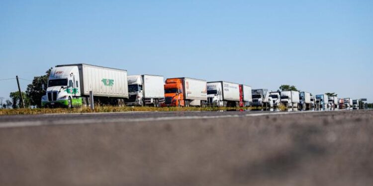 Confirman transportistas bloqueos para paralizar accesos a CDMX el 6 de abril