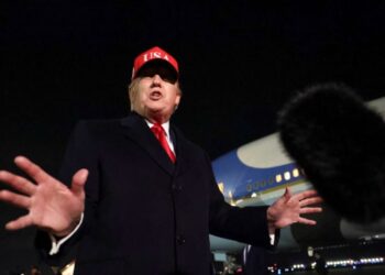 Comienza el bloqueo en Ormuz: Trump amenaza con eliminar «inmediatamente» buques iraníes que intenten cruzar