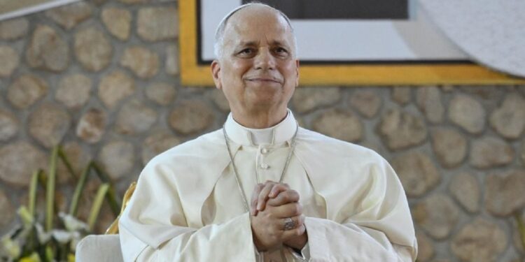 «El mundo está siendo destruido por tiranos», acusa el papa León XIV en medio de críticas de Trump