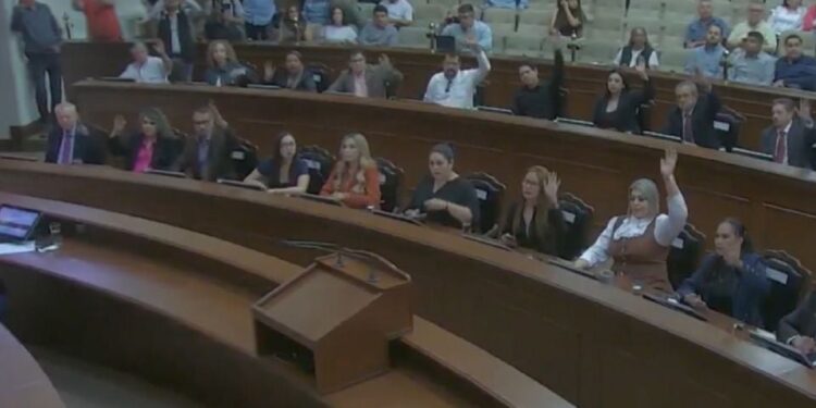 Congreso de Sinaloa aprueba licencia de Rocha Moya como gobernador de Sinaloa, tras investigaciones de EU