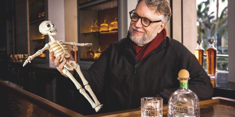 Guillermo del Toro protagoniza campaña Patrón sobre identidad mexicana