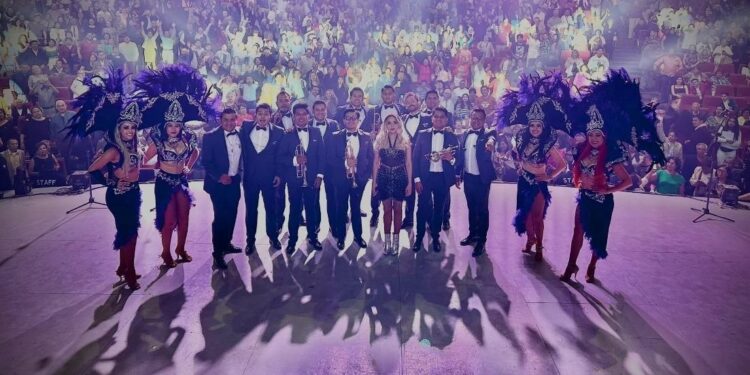¡Fiesta de Leyenda!: Mamás bailaron y cantaron con la Sonora Santanera