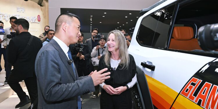 Primera incursión de Paula Scher en diseño automotriz: por qué la Serie G Premium es la «única respuesta»