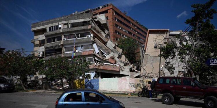 Francia envió 85 socorristas a Venezuela tras terremotos; Chile, ayuda humanitaria