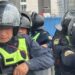 Policías antimotines de CDMX estrenan cascos y escudos en operativo para blindar el AICM