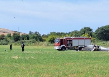 Avioneta se parte en dos tras desplomarse en Croacia; hay cuatro muertos