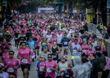 Más de 35 mil corredores participan en Medio Maratón de la CDMX 2026