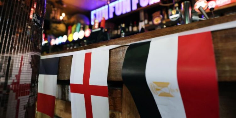 Pubs en Reino Unido podrán permanecer abiertos hasta las 5:00 de la mañana por el partido entre Inglaterra y México