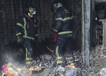 Incendio en puestos semifijos causa alarma cerca del Metro Santa Marta