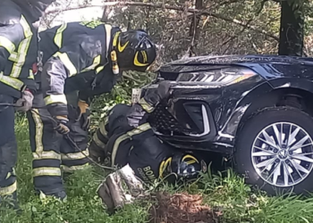 Miguel Hidalgo: Atropellan a hombre en Bosques de las Lomas; vehículo queda al borde de una barranca