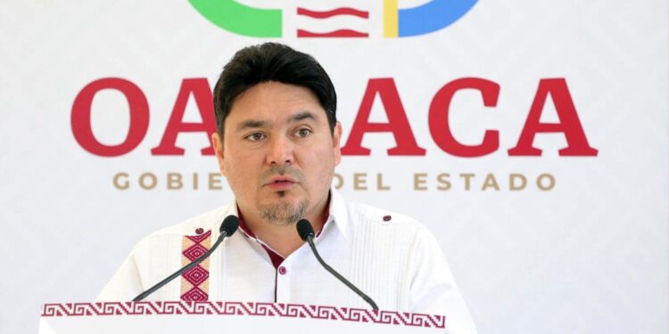 MIGAJAS PARA MÉDICOS, ENFERMERAS Y PERSONAL DE APOYO; OPULENCIA PARA TITULAR DE LOS SSO