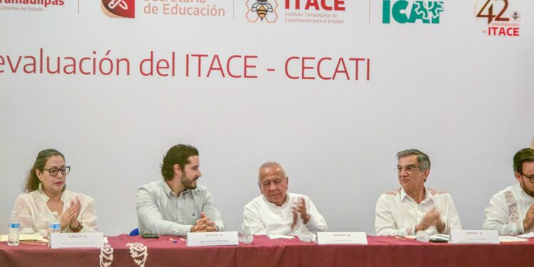 México necesita más técnicos: empresas buscan trabajadores antes de que terminen de capacitarse
