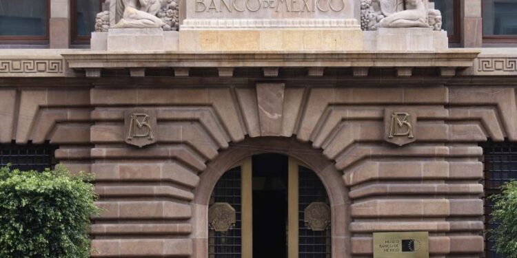 Eleva Banxico a 1.5% el pronóstico de crecimiento para 2026, pero ve riesgos por incertidumbre del T-MEC