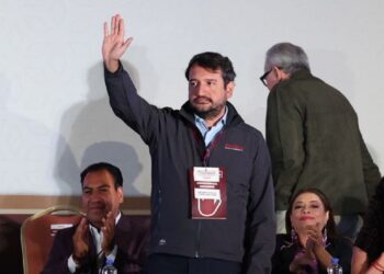 Retiro de visa a Andy López Beltrán desata acusaciones de la oposición