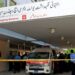Mueren 14 recién nacidos durante incendio en la sala infantil de un hospital en Pakistán