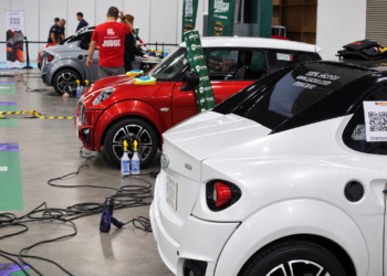 La marca mexicana de autos eléctricos ZACUA participó con gran éxito en la competencia World Wrap Masters en el marco de FESPA Mexico 2026