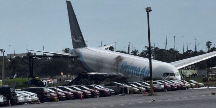 Accidente aéreo en Miami: autoridades de EU investigan si el avión tardó en tocar tierra