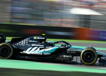 Kimi Antonelli gana el GP de Italia; ‘Checo’ Pérez fue penalizado