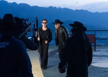 Morenito de Fuego y Kinky presentan video grabado en el mural del Cerro de la Silla