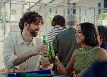 De la incomodidad de tocar la puerta a gritar un gol juntos: Heineken une a vecinos en México alrededor de la Champions League