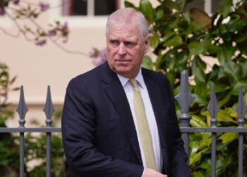 Expríncipe Andrés recibe 400 mil dólares tras dejar mansión en Windsor, luego de quedarse sin títulos reales