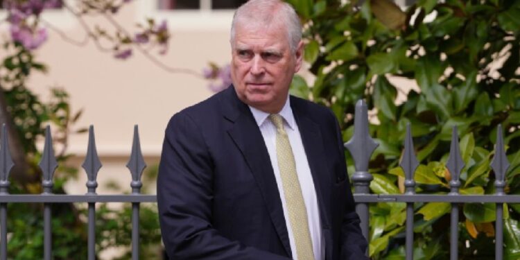 Expríncipe Andrés recibe 400 mil dólares tras dejar mansión en Windsor, luego de quedarse sin títulos reales