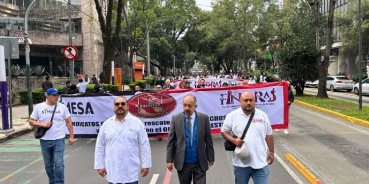Trabajadores de tres sindicatos del IMSS-Bienestar se suman a las protestas: exigen aumento salarial del 9%