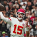 Chiefs sobreviven a Raiders y mantienen paso perfecto en la NFL